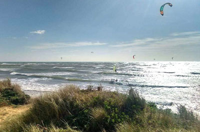 Windsurf e Kitesurf a Mazzara del Vallo: condizioni meteo e spot ideale per gli sport acquatici